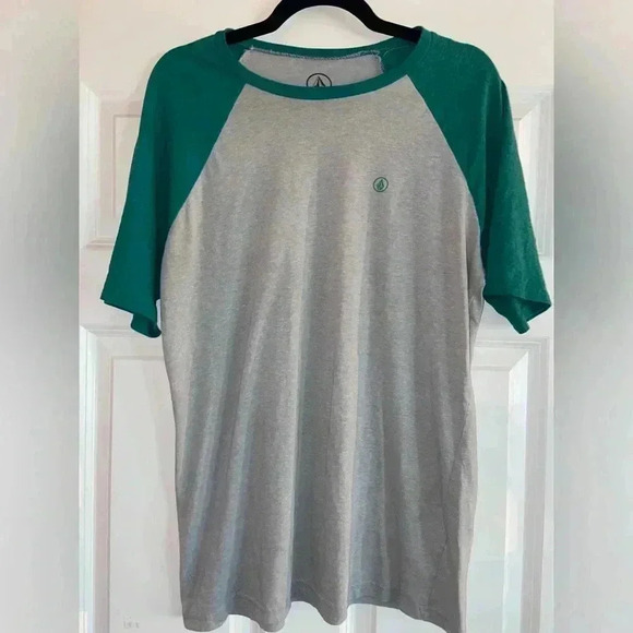 Volcom Men’s Medium Short Sleeve Shirt - Picture 1 of 3